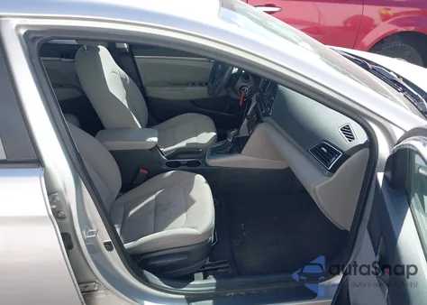 2018 Hyundai Elantra Sel z USA, uszkodzony, nr VIN 5NPD84LF1JH335015